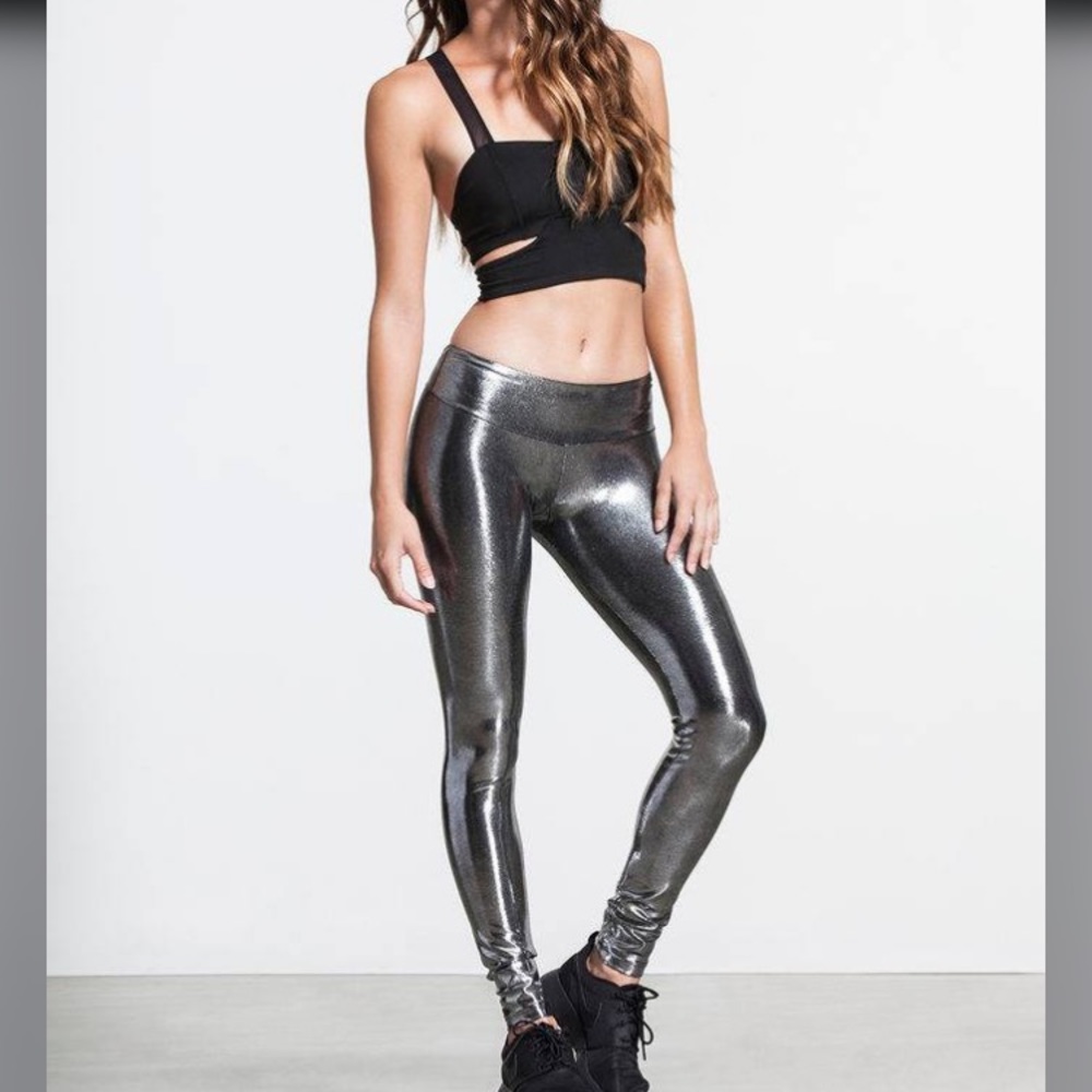 Silver Leatherback Leggings by SUKISHUFU